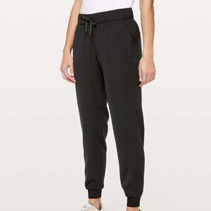 Lululemon Black On the Fly Jogger Size 4